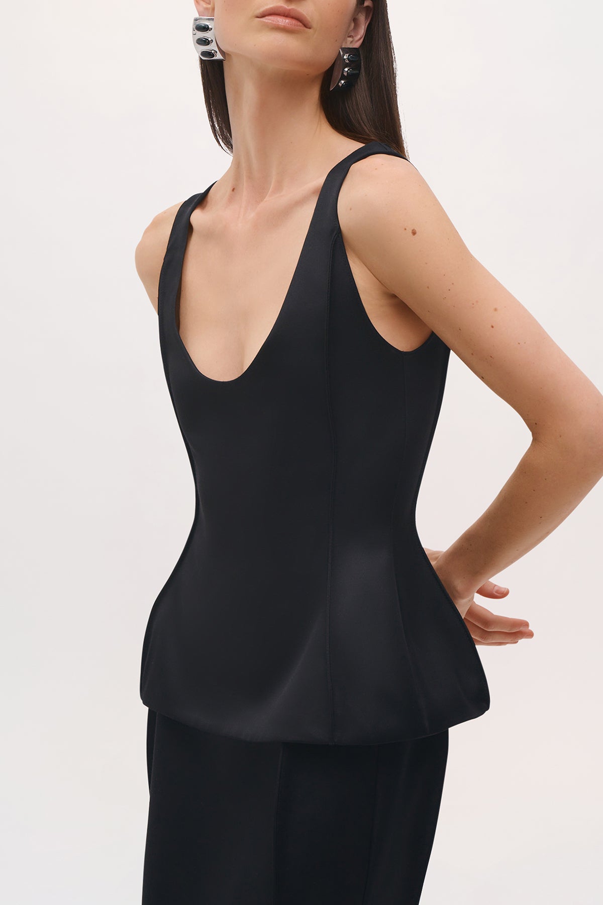 Close up view of the Briar Top in Black.