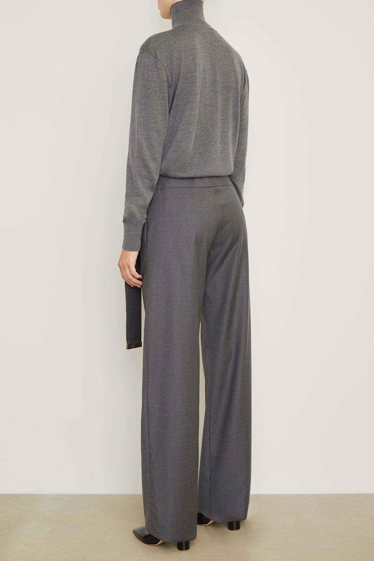 The Ashton Relaxed Fit Pant in Grey