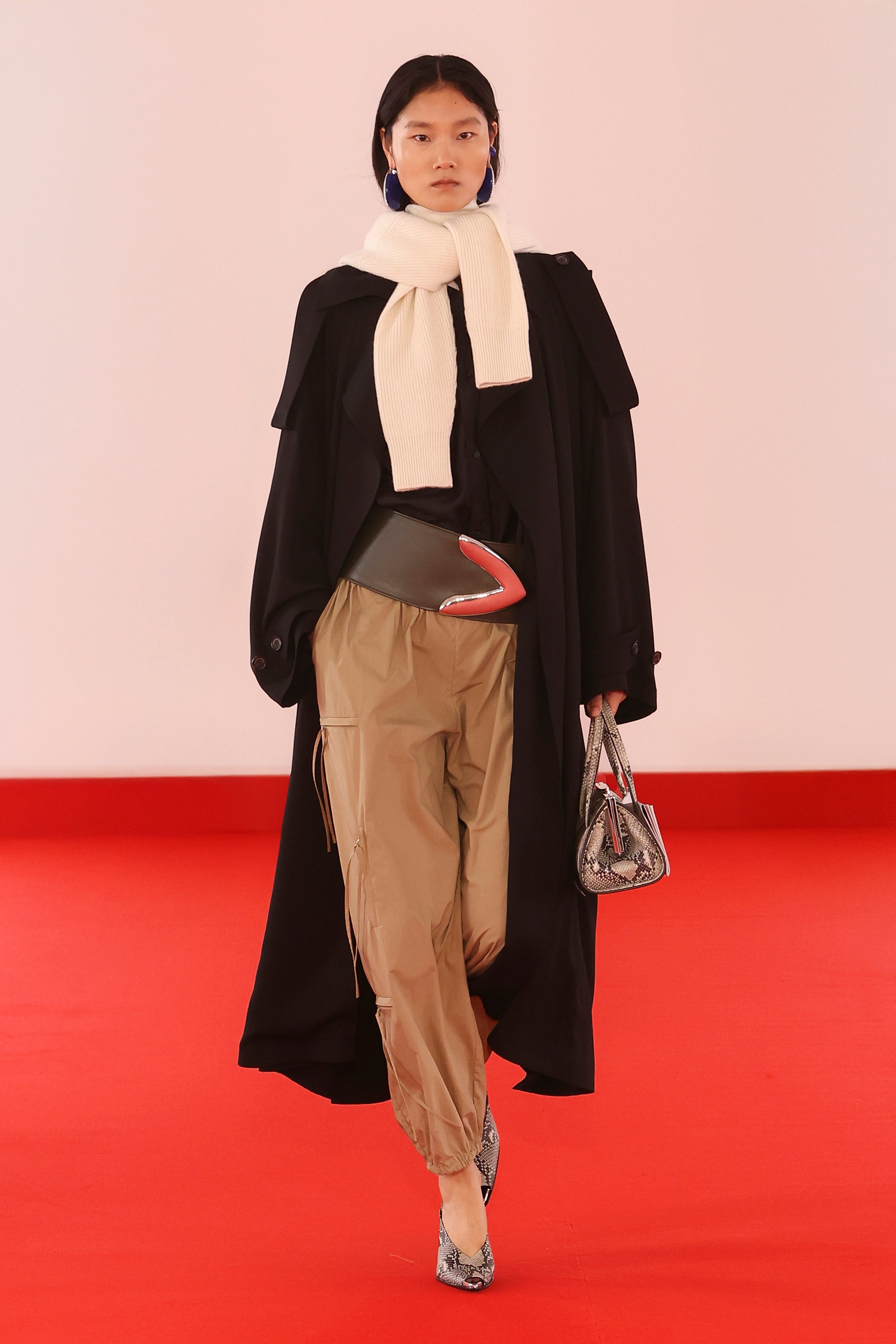 Look 16